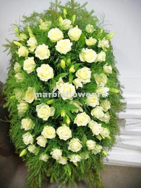 венок из живых цветов на похороны