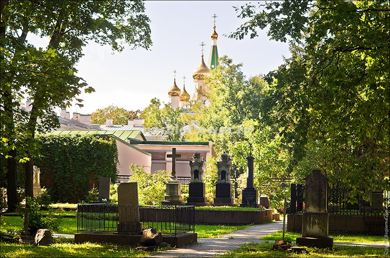 Доставка траурных венков на Новодевичье кладбище